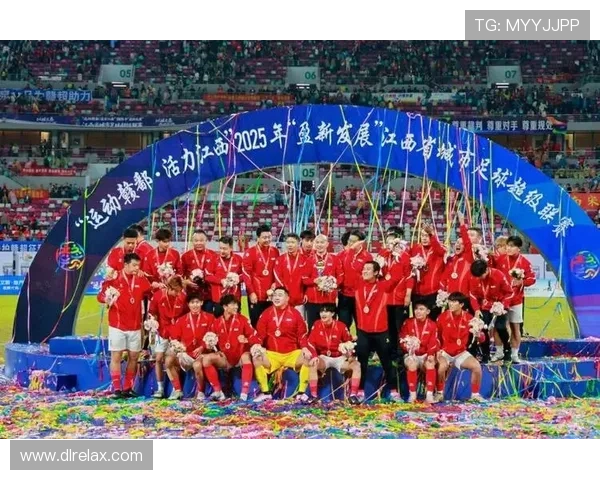 足球明星齐聚宝鸡激情对决引发球迷热烈追捧与期待