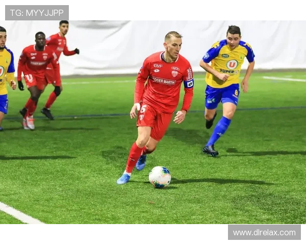 中国足球明星李铁的辉煌历程与对足球事业的贡献分析